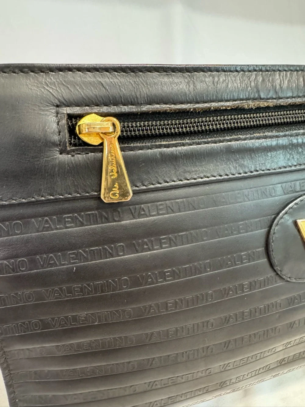Authentic Vintage Valentino Black Leather Toiletry Bag with Gold V Accent - Picture 14 of 15